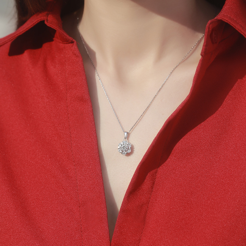 S925 silver necklace romantic snowflake moissanite pendant women's pendant with chain gift accessory gift in stock wholesale