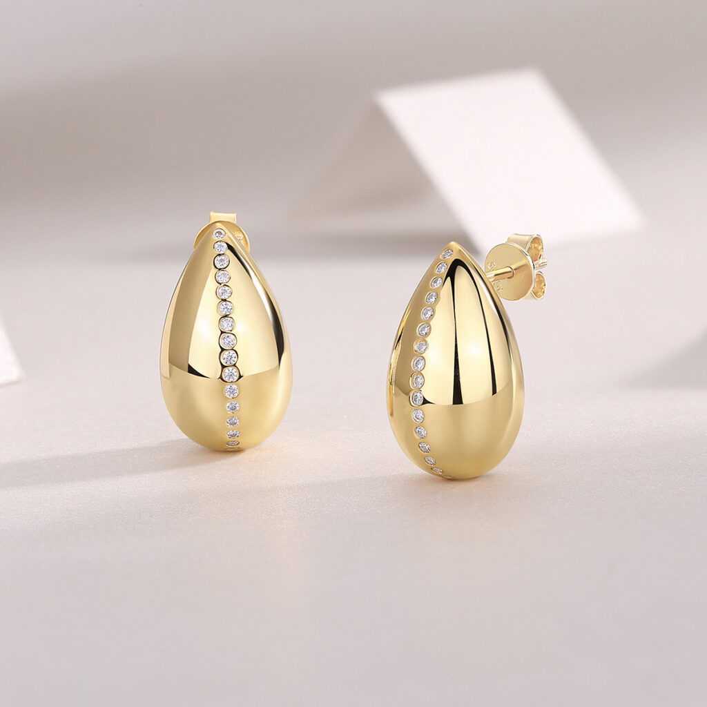 European and American fashion gold-colored 925 silver earrings for women, cross-border light luxury high-end Moissanite stud earrings in stock