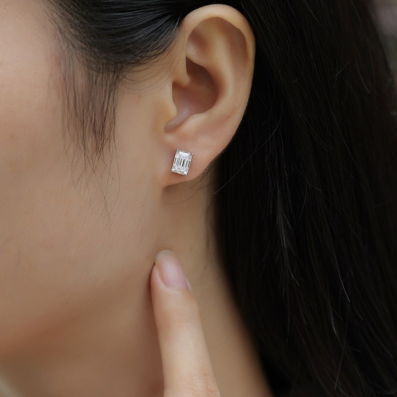 Simple and Fashionable New 925 Silver Earrings for Women with High-end Feel, Popular on Douyin Live Moissanite Earrings