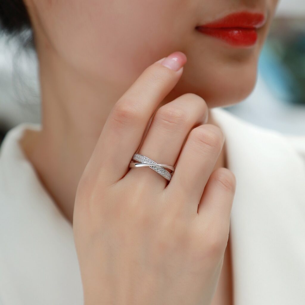 New Simple and Elegant S925 Silver Ring for Women, Niche Cross-border TikTok Live Hot-selling Moissanite Ring in Stock