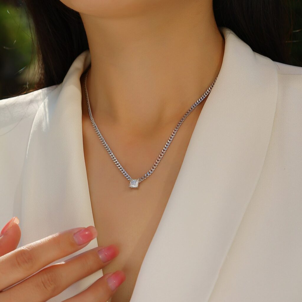 S925 Silver Necklace Moissanite Dazzling Pendant Fashion Clavicle Chain Accessories Gift Source Wholesale in Stock