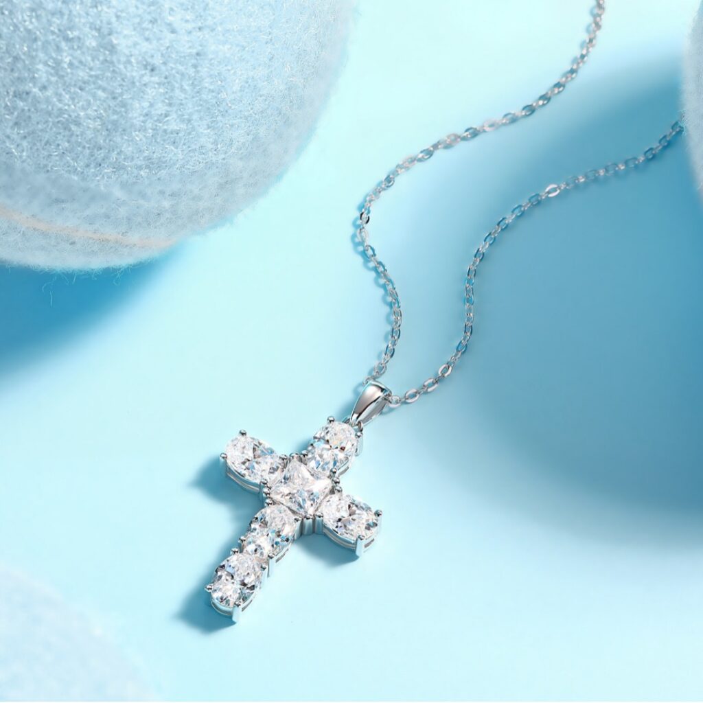 High-end S925 Silver Cross Necklace for Women, Personalized Fashion Party Versatile Hot-selling Moissanite Clavicle Chain