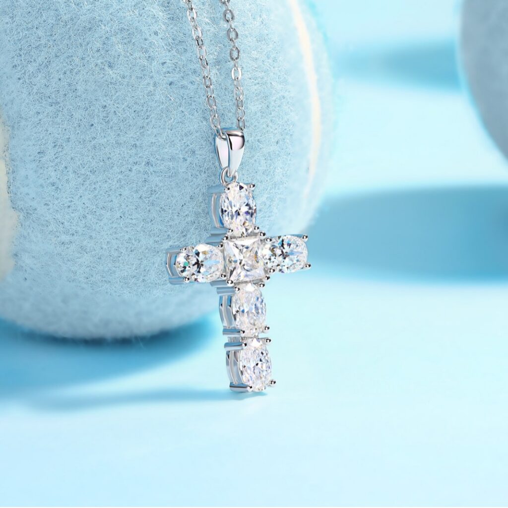 High-end S925 Silver Cross Necklace for Women, Personalized Fashion Party Versatile Hot-selling Moissanite Clavicle Chain